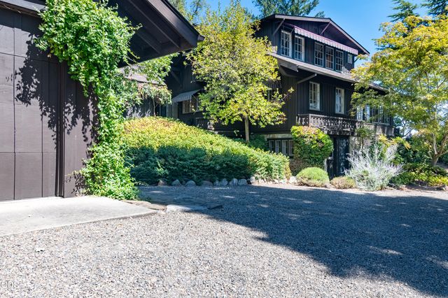 2569 Old Stage Road, Medford, OR 97502
