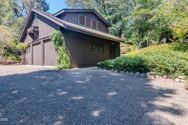2569 Old Stage Road, Medford, OR 97502