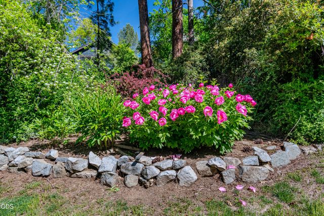 2569 Old Stage Road, Medford, OR 97502