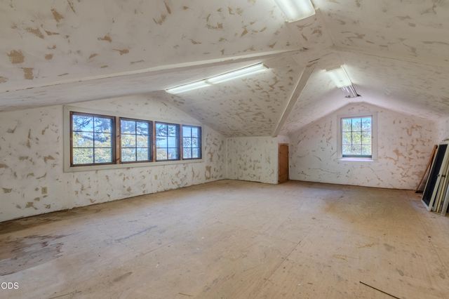 2569 Old Stage Road, Medford, OR 97502