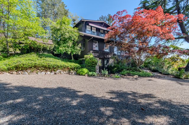 2569 Old Stage Road, Medford, OR 97502