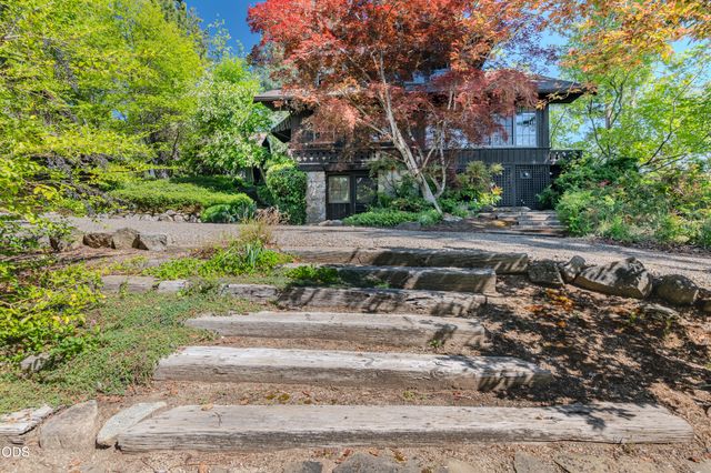 2569 Old Stage Road, Medford, OR 97502