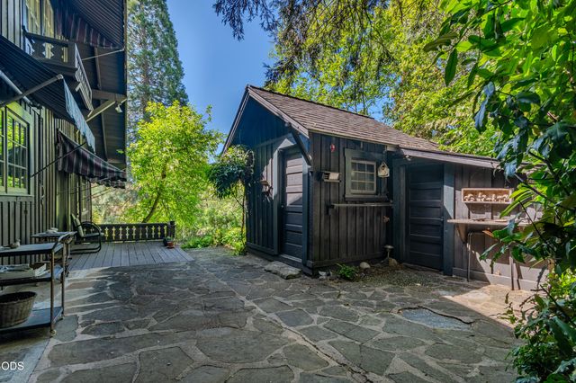 2569 Old Stage Road, Medford, OR 97502