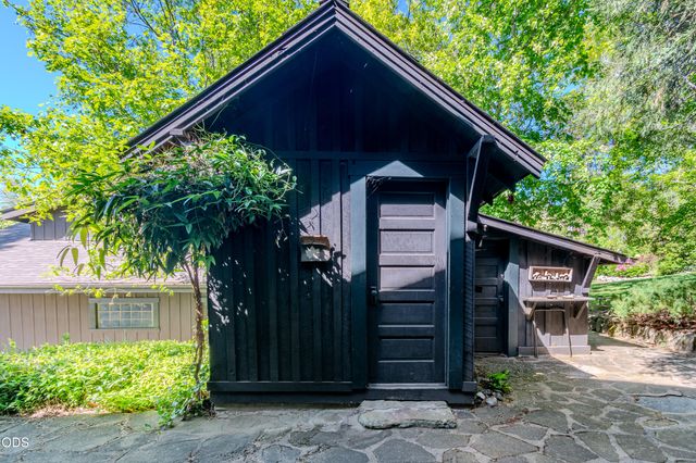 2569 Old Stage Road, Medford, OR 97502