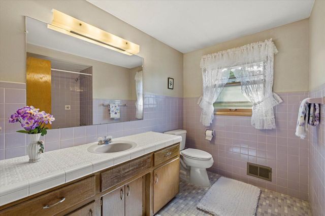 2860 N Park DRIVE, Wauwatosa, WI 53222