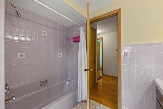 2860 N Park DRIVE, Wauwatosa, WI 53222