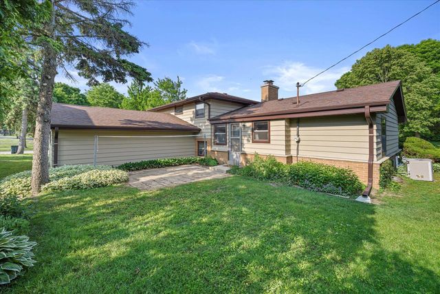 2860 N Park DRIVE, Wauwatosa, WI 53222