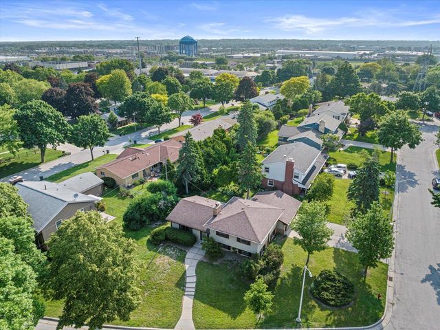 2860 N Park DRIVE, Wauwatosa, WI 53222