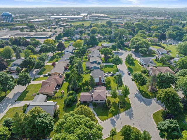 2860 N Park DRIVE, Wauwatosa, WI 53222