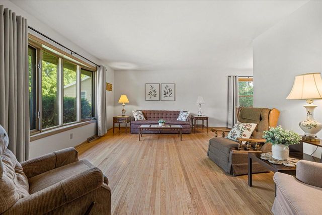 2860 N Park DRIVE, Wauwatosa, WI 53222