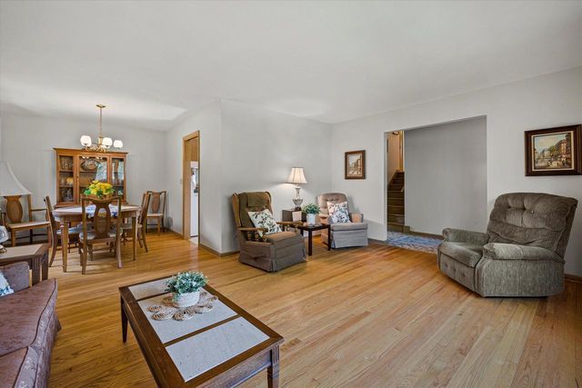 2860 N Park DRIVE, Wauwatosa, WI 53222