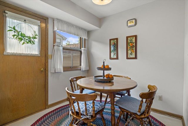 2860 N Park DRIVE, Wauwatosa, WI 53222