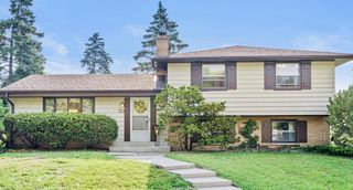 2860 N Park DRIVE, Wauwatosa, WI 53222