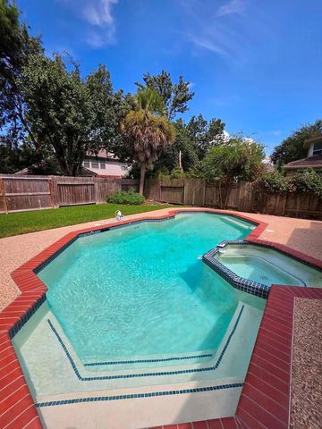 120 Emerald Cloud Lane, League City, TX 77573