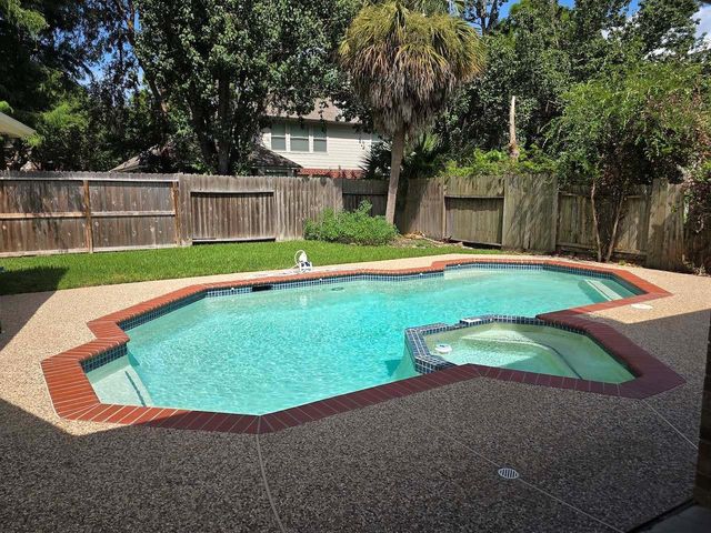 120 Emerald Cloud Lane, League City, TX 77573