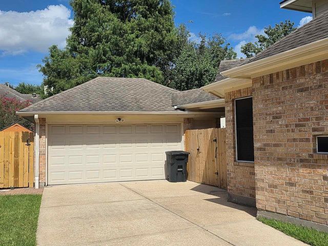 120 Emerald Cloud Lane, League City, TX 77573