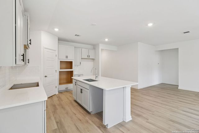 11447 Feather Vale, San Antonio, TX 78254