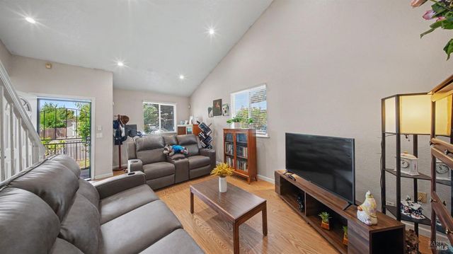156 Peach St, Vallejo, CA 94589