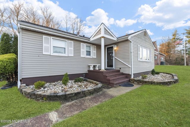 13 Sanford Street, Manalapan, NJ 07726