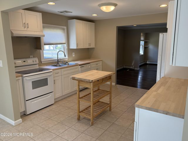 13 Sanford Street, Manalapan, NJ 07726