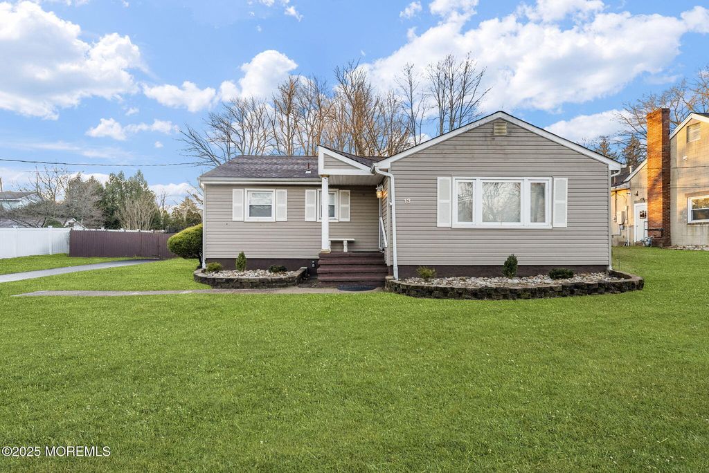 13 Sanford Street, Manalapan, NJ 07726