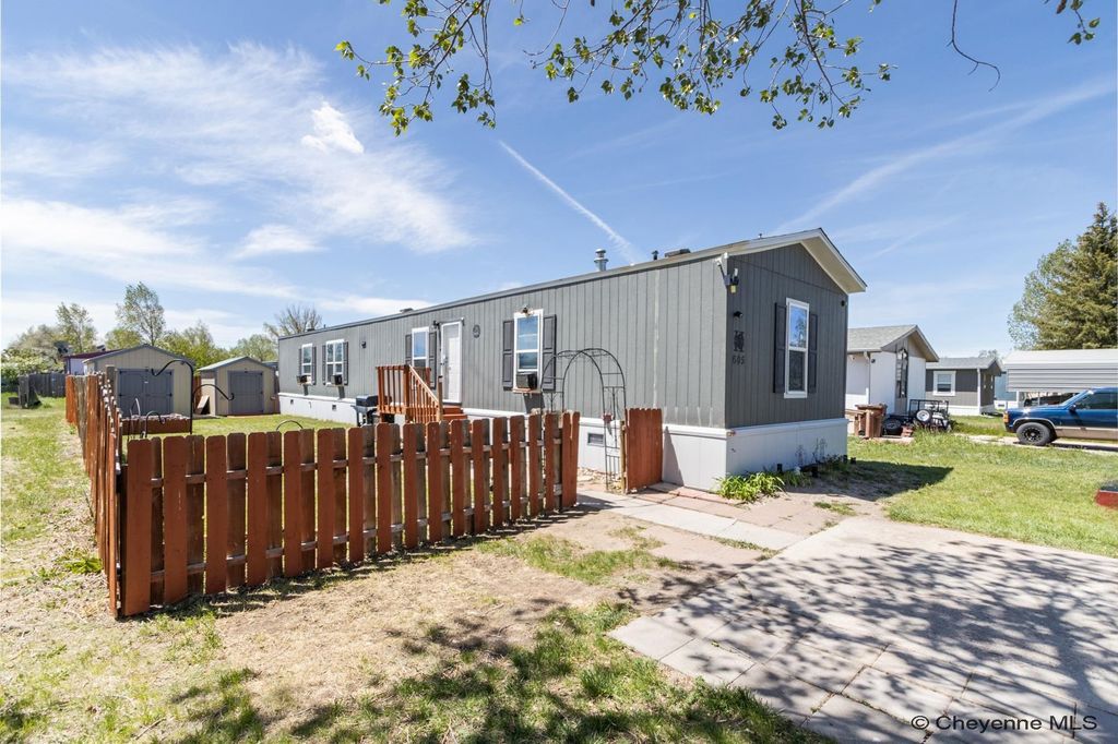 605 SOUTH FORK RD, Cheyenne, WY 82007