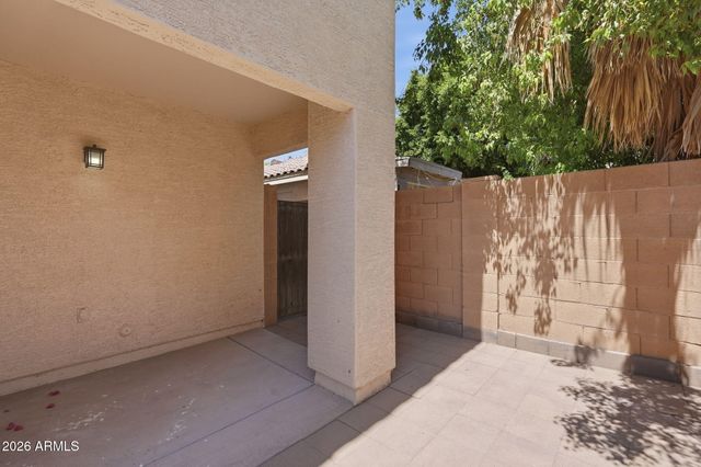 422 W REDWOOD Drive, Chandler, AZ 85248