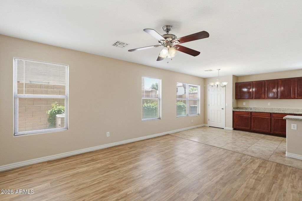 Image 11 of property listing at 422 W REDWOOD Drive, Chandler, AZ 85248