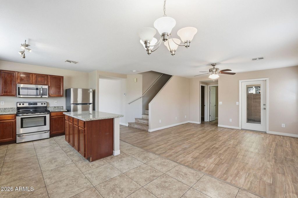 Image 12 of property listing at 422 W REDWOOD Drive, Chandler, AZ 85248