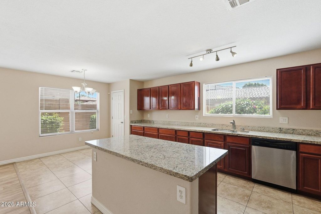 Image 13 of property listing at 422 W REDWOOD Drive, Chandler, AZ 85248