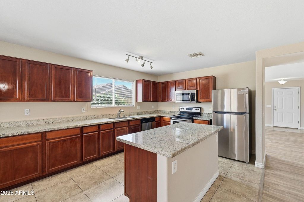 Image 14 of property listing at 422 W REDWOOD Drive, Chandler, AZ 85248