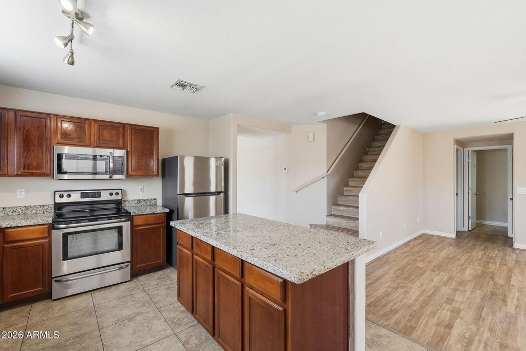 Image 15 of property listing at 422 W REDWOOD Drive, Chandler, AZ 85248