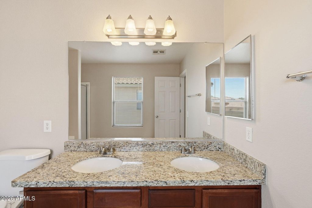 Image 33 of property listing at 422 W REDWOOD Drive, Chandler, AZ 85248
