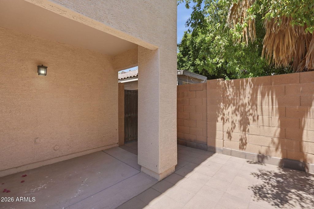 Image 39 of property listing at 422 W REDWOOD Drive, Chandler, AZ 85248