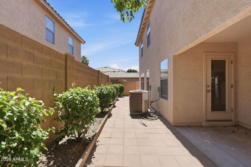 Image 41 of property listing at 422 W REDWOOD Drive, Chandler, AZ 85248