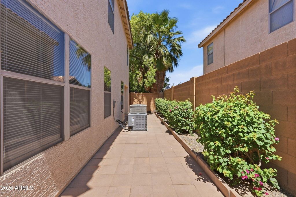 Image 42 of property listing at 422 W REDWOOD Drive, Chandler, AZ 85248