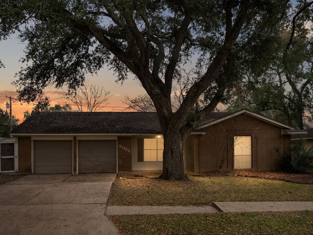2005 Candlewood Drive, Bay City, TX 77414