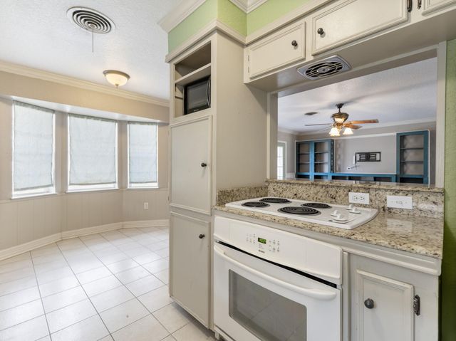 2005 Candlewood Drive, Bay City, TX 77414