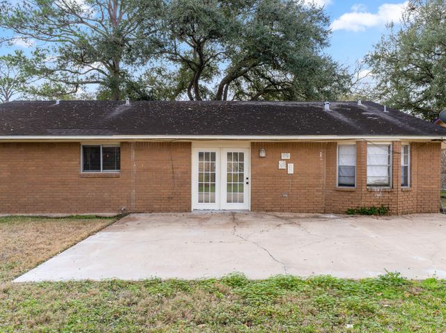 2005 Candlewood Drive, Bay City, TX 77414