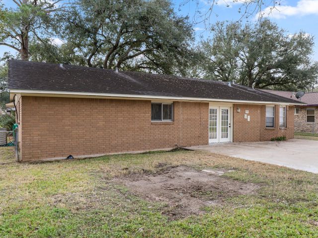 2005 Candlewood Drive, Bay City, TX 77414