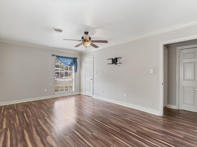 2005 Candlewood Drive, Bay City, TX 77414