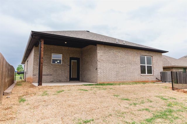 509 Beechwood Way, Moore, OK 73160