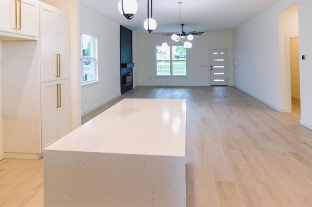 509 Beechwood Way, Moore, OK 73160