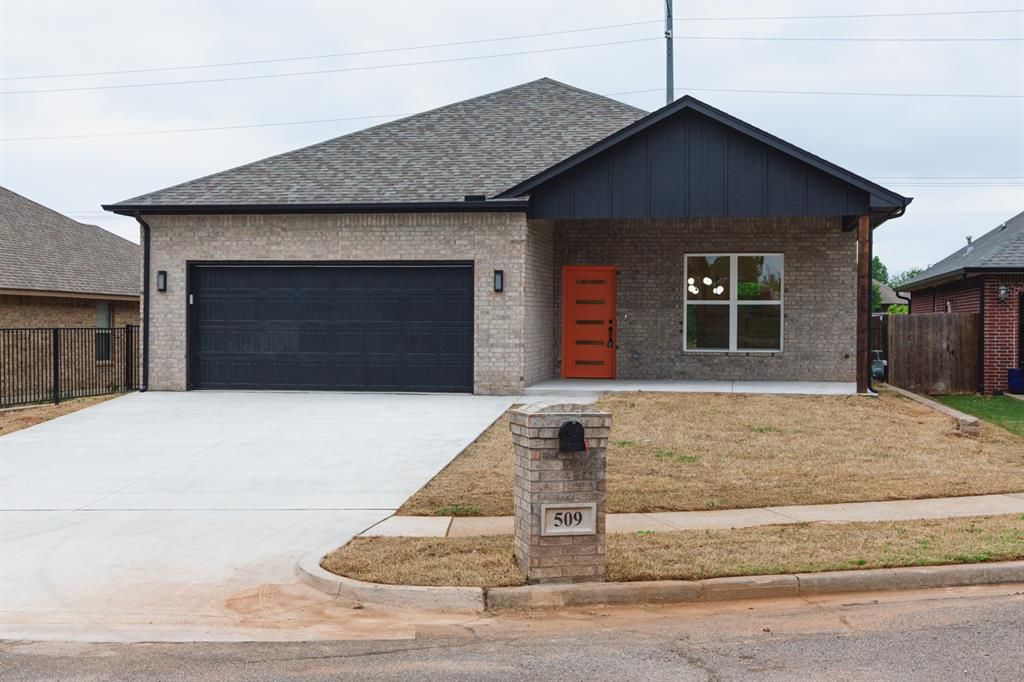 509 Beechwood Way, Moore, OK 73160
