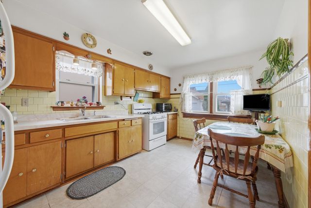 6111 W 55th Street, Chicago, IL 60638