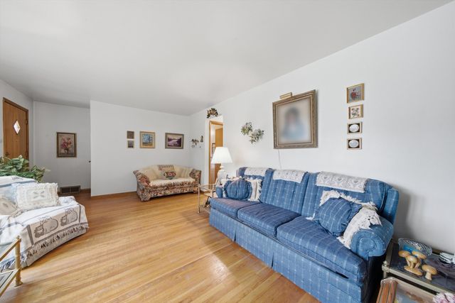 6111 W 55th Street, Chicago, IL 60638