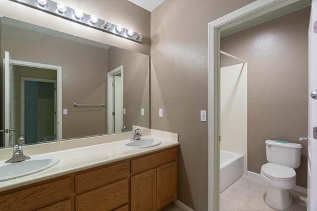 9281 Panoz Ct, Patterson, CA 95363