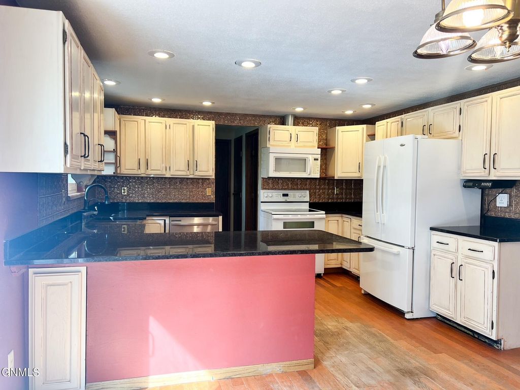 709 Park Avenue E, Watford City, ND 58854 photo 5