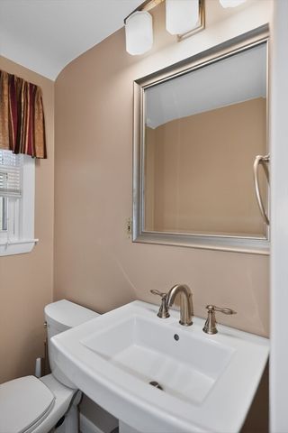 3 Marie Cir, Burlington, MA 01803