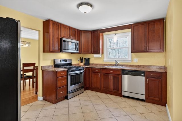 3 Marie Cir, Burlington, MA 01803